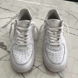 Supreme Nike Air Force 1 sneakers